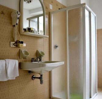 Costermano Hotel | Discover Hotel Pinamonte: Pet Friendly with Great Amenities