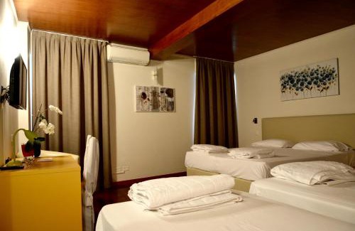 Costermano Hotel | Discover Hotel Pinamonte: Pet Friendly with Great Amenities