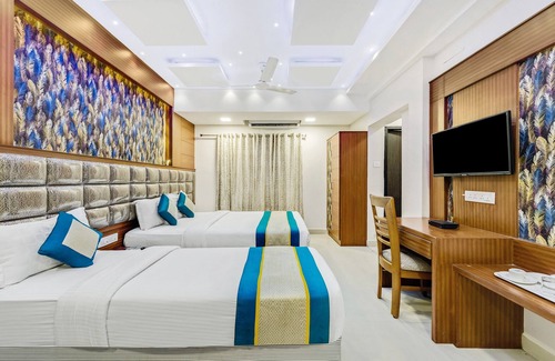 Thousand Lights Hotel | Budget-Friendly Hotel Pine Tree with Family Amenities