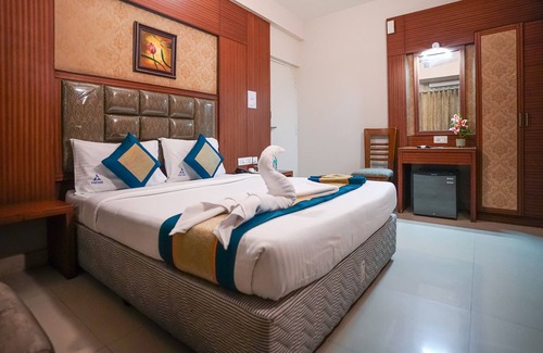 Thousand Lights Hotel | Budget-Friendly Hotel Pine Tree with Family Amenities