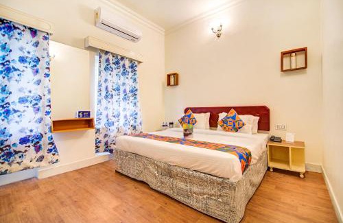 Sindhi Camp Hotel | Budget-Friendly Hotel Pink Palace: Family & Accessible Amenities