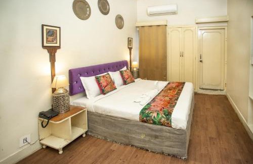Sindhi Camp Hotel | Budget-Friendly Hotel Pink Palace: Family & Accessible Amenities