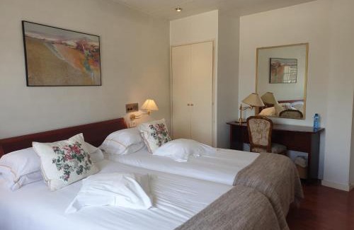 Tarrega Hotel | Discover Hotel Pintor Marsà: Family-Friendly Getaway