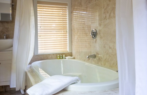 Nantucket Town Hotel | Ocean View Retreat at Hotel Pippa - Rated 9.2 by Guests