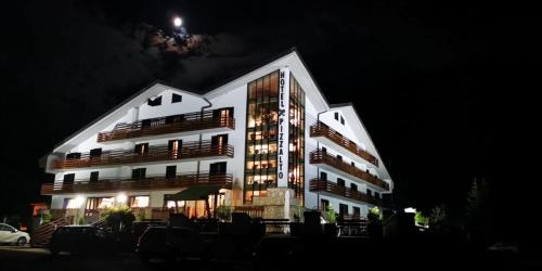 Aremogna Hotel | Discover Hotel Pizzalto: 4-Star Stay with Spa & Hot Tub