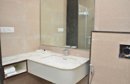 Allahabad Hotel | Discover Hotel Placid: 4-Star Comfort with Family Amenities
