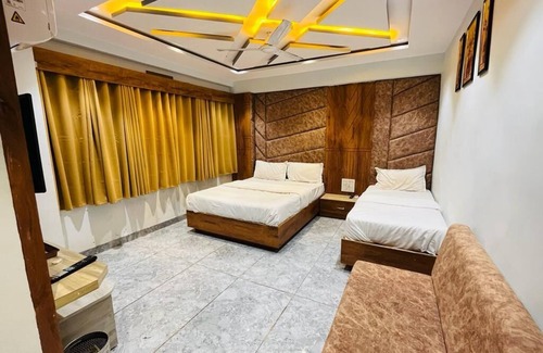 Ellis Bridge Hotel | Explore Hotel Planet Villa: Family-Friendly Stay with Breakfast