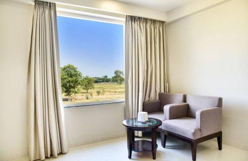 Bahraich Bed & Breakfast | Discover Hotel Platinum Shravasti: 4-Star Family Getaway