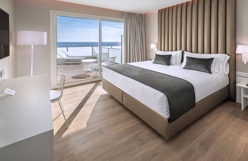 Castelldefels Hotel | Discover Hotel Playafels: 4-Star Stay with Pool and Spa