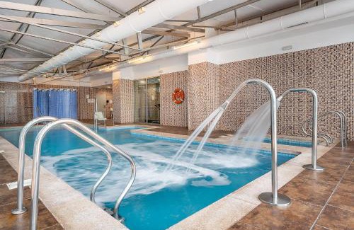 Guardamar del Segura Hotel | Oceanfront Hotel Playas de Guardamar with Pool Access