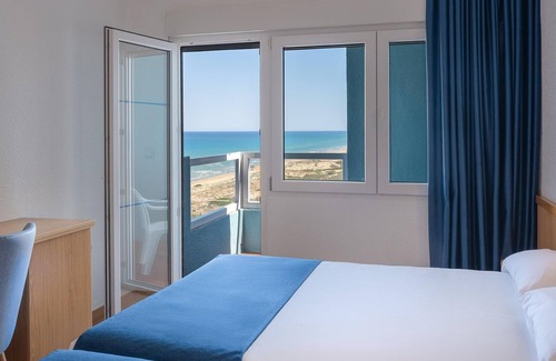 Guardamar del Segura Hotel | Relax at Hotel Playas de Guardamar with Pool & Spa Access