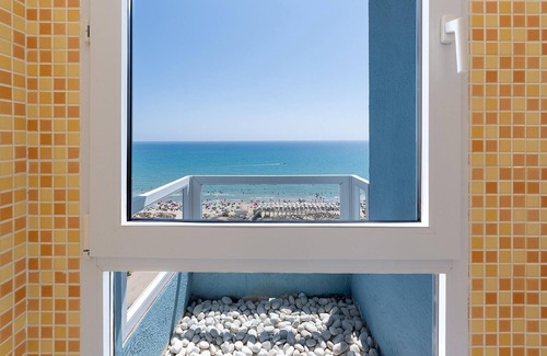 Guardamar del Segura Hotel | Relax at Hotel Playas de Guardamar with Pool & Spa Access