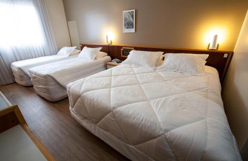Centro Hotel | Elegant Hotel Plaza Camboriú: Ocean View & Pool Access