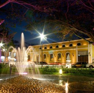 Campeche Hotel | Inviting Hotel Plaza Campeche with Pool & Spa Amenities
