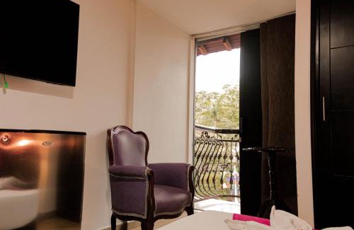 Caldas Hotel | Budget-Friendly Stay at Hotel Plaza Garibaldi – Child Friendly!