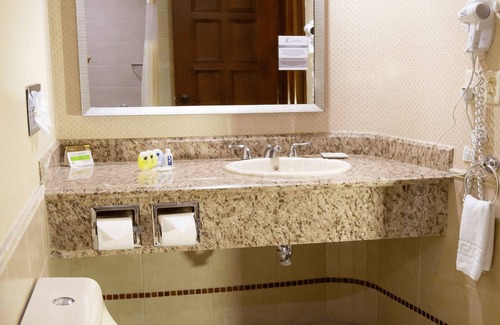 Tegucigalpa Hotel | Elegant Hotel Plaza Juan Carlos with Pool and Spa Amenities