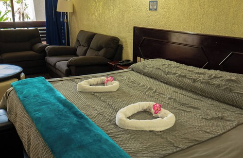 Ciudad Hidalgo Hotel | Discover Hotel Plaza Mazari: Pool, Spa & Family-Friendly Fun