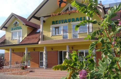 Kołoman Hotel | Cozy Retreat at Hotel Pod Jaskółką with Hot Tub & Breakfast