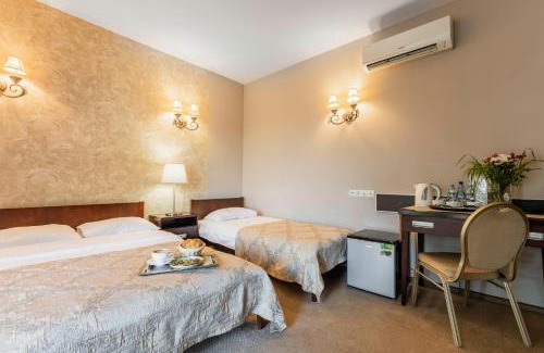 Lublin Hotel | Comfortable Getaway at Hotel Pod Kasztanami - Pet Friendly