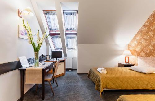 Lublin Hotel | Comfortable Getaway at Hotel Pod Kasztanami - Pet Friendly