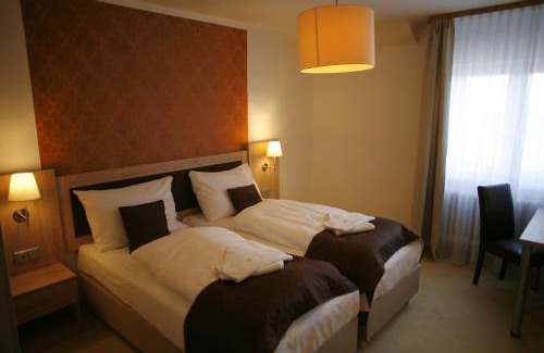 Loucna Pod Klinovcem Hotel | Pet-Friendly Retreat at Hotel Pod Vlekem with Dining Options