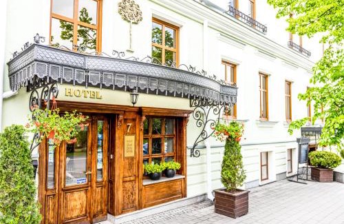 Kielce Hotel | Discover Hotel Pod Złotą Różą: 4-Star Comfort & Amenities