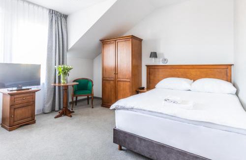 Kielce Hotel | Discover Hotel Pod Złotą Różą: 4-Star Comfort & Amenities