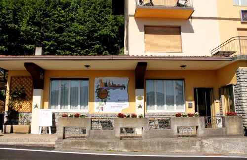 Riva di Solto Hotel | Discover Hotel Poggio d'Oro: Family-Friendly Getaway