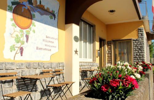 Riva di Solto Hotel | Discover Hotel Poggio d'Oro: Family-Friendly Getaway