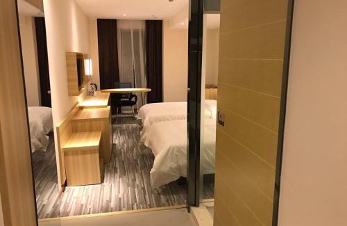 Wuchang Hotel | Budget-Friendly SEE U Select Hotel with Breakfast Included