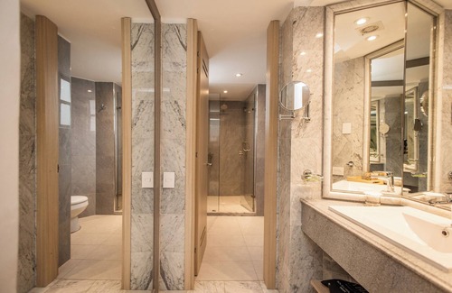 La Cabrera Hotel | Discover Hotel Porton Bogota: 4-Star Comfort & Dining