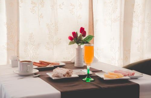 Veintiocho de Noviembre Hotel | Discover Comfort at Hotel Posada Las Lengas with Breakfast