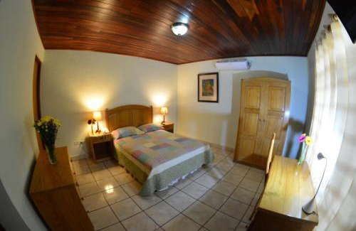 Managua Hotel | Guest Rated Hotel Posada Don Pantaleon with Breakfast Included