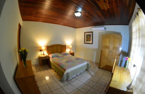 Managua Hotel | Guest Rated Hotel Posada Don Pantaleon with Breakfast Included