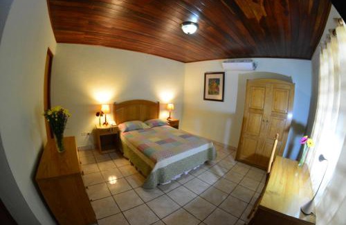 Managua Hotel | Guest Rated Hotel Posada Don Pantaleon with Breakfast Included
