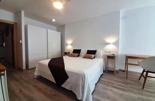 Monroyo Hotel | Experience Comfort at Posada Guadalupe with Hot Tub & Dining