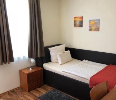 Eglosheim Hotel | Hotel Poseidon: Family-Friendly Retreat with Top Reviews