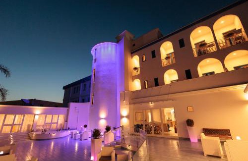 Paestum Hotel | Inviting Hotel Poseidonia Mare with Private Beach & Ocean View