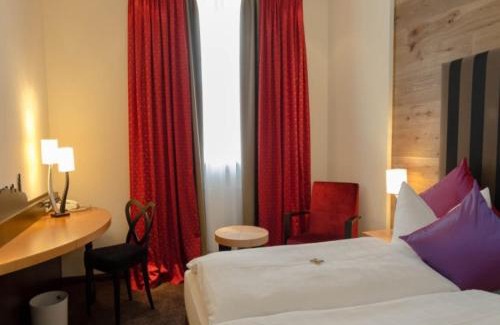 Burghausen Hotel | Discover Hotel Post: Family-Friendly with Breakfast Included