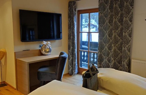 Bichlbach Apartment | Welcoming Stay at Hotel Landgasthof Post with Restaurant