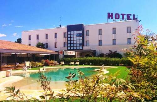 San Giorgio in Bosco Hotel | Discover Hotel Posta 77: Pet-Friendly with Pool & Hot Tub