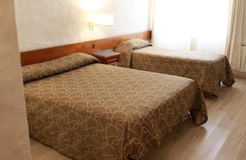 Parana Hotel | Relaxing Retreat at Hotel Posta del Sol Paraná with Pool & Spa