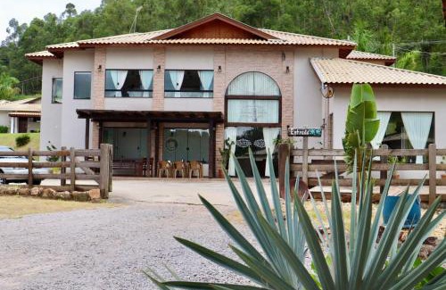 Aguas de Lindoia Hotel | Relax at Hotel Pousada Riacho da Areia with Ocean Views