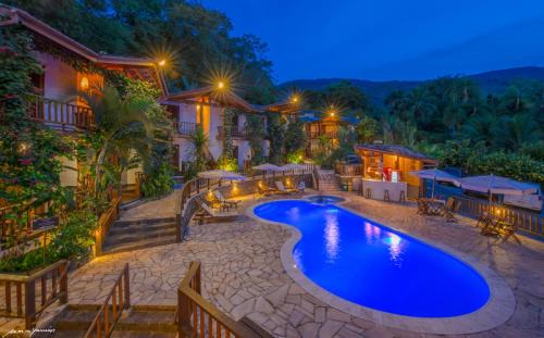 Portinho Hotel | Oceanfront Hotel Praia do Portinho with Pool & Restaurant
