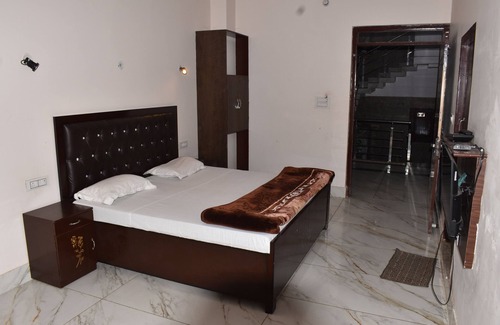 Pilibhit Hotel | Hotel Prakash Paradise