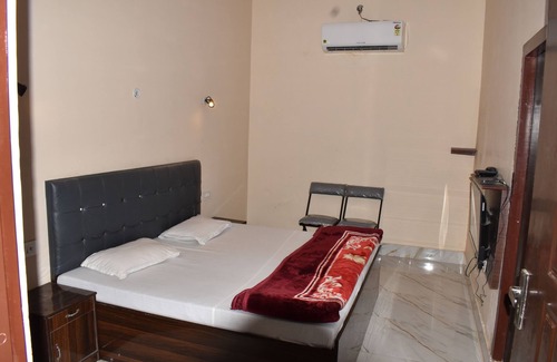 Pilibhit Hotel | Hotel Prakash Paradise