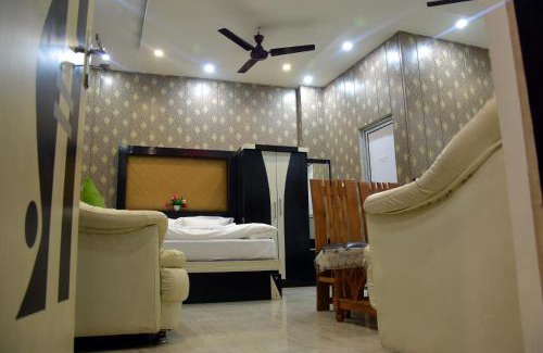 Dalmau Hotel | Experience Comfort at Hotel Pratap Palace with Dining & Family Fun