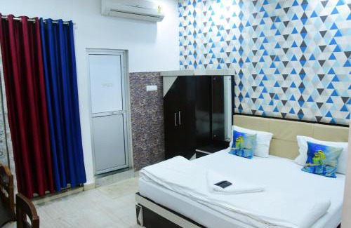 Dalmau Hotel | Experience Comfort at Hotel Pratap Palace with Dining & Family Fun