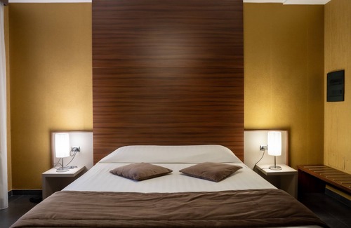 Marina di Varcaturo Hotel | Relax at Hotel Première: 4-Star Comfort with Spa & Pool