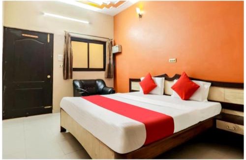 Charbagh Hotel | HOTEL PREMIUM SUNRISE Near Hanuman Temple and Railway Station - Parking and Wifi Facilities - Air Conditioning Luxury Room - A Top Rated Four Star Hotel